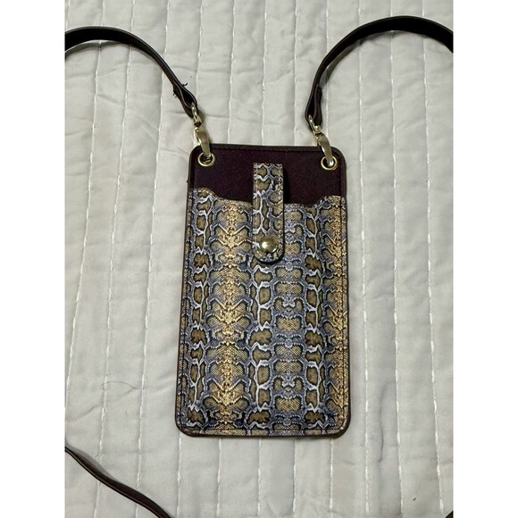 Snake Pattern Women's Crossbody Wallet With Cell Phone and Card Holders - Picture 1 of 7